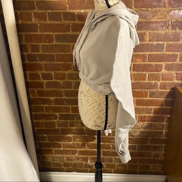 BlankNYC Grey puffy round shoulder cropped hoodie sweatshirt terry lined S NWT - Picture 2 of 5